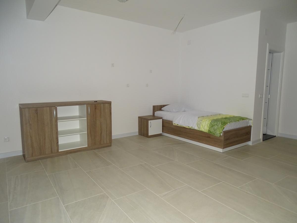 Motel Luxor Visoko Buitenkant foto