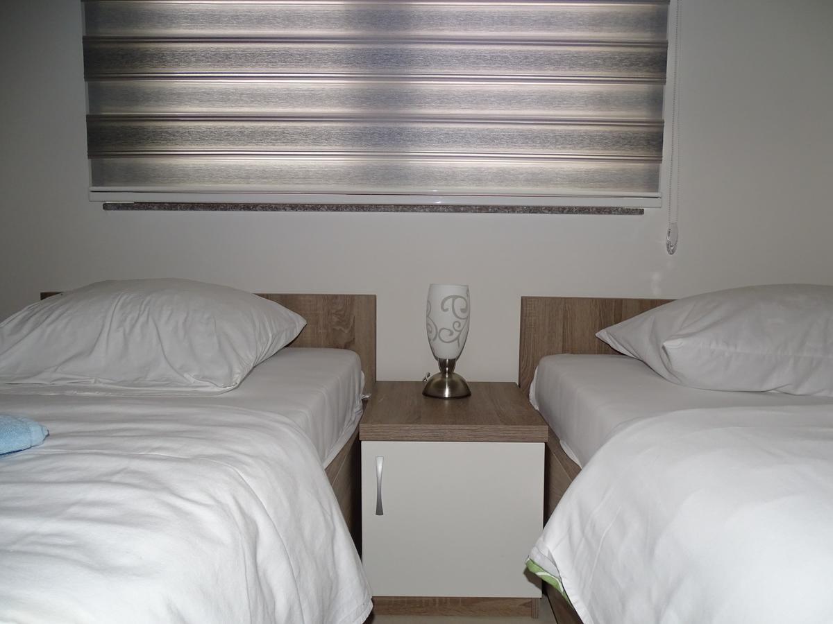 Motel Luxor Visoko Buitenkant foto